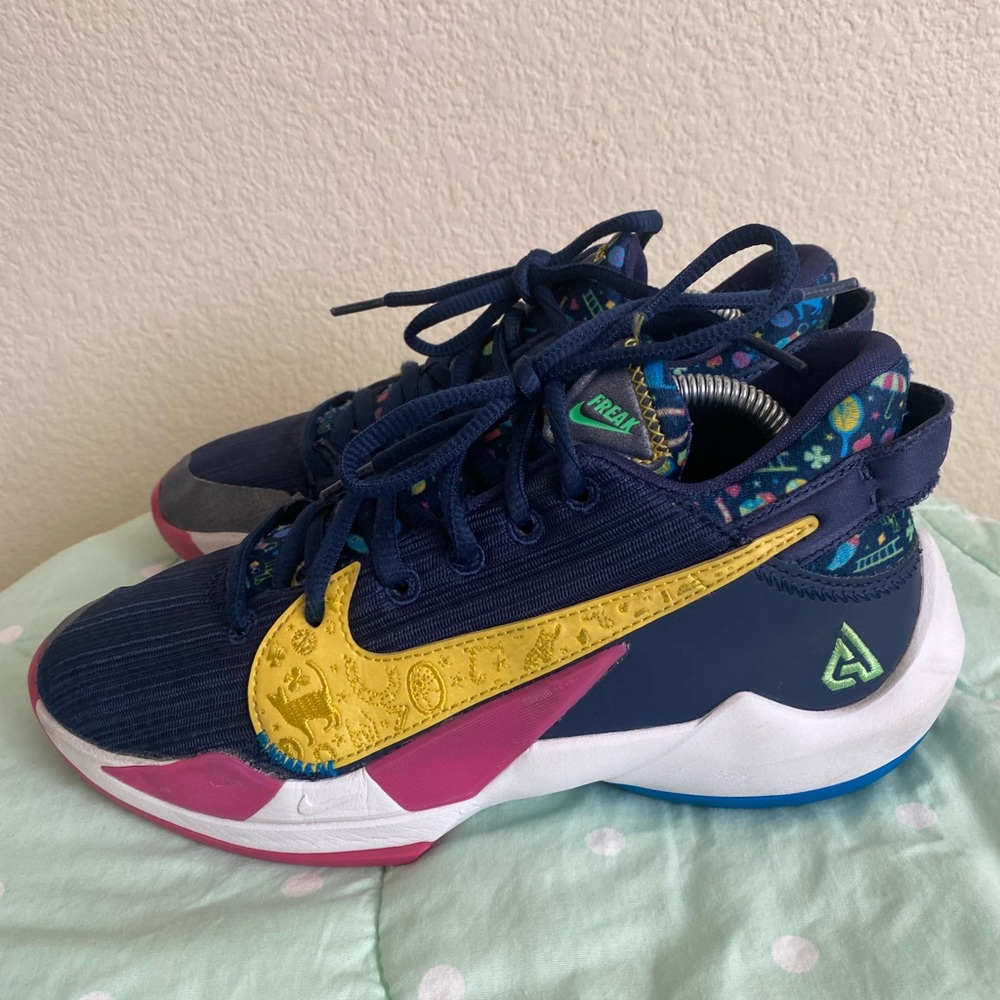 Nike Zoom Freak 2 PE GS Superstitious CT4592-400 Kids size 4